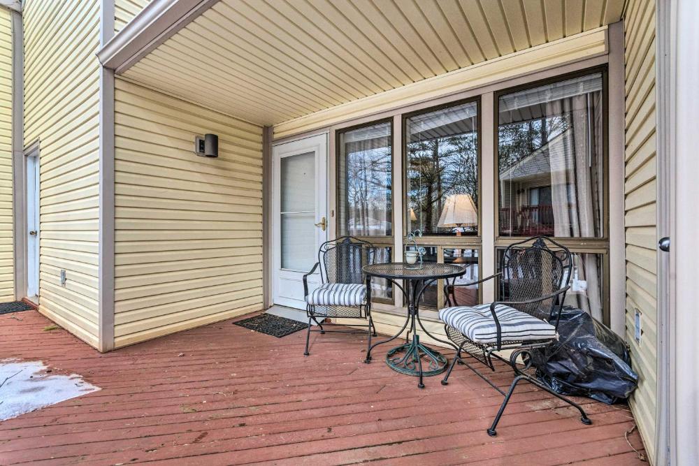 Single-Story Fairfield Bay Condo with Deck!